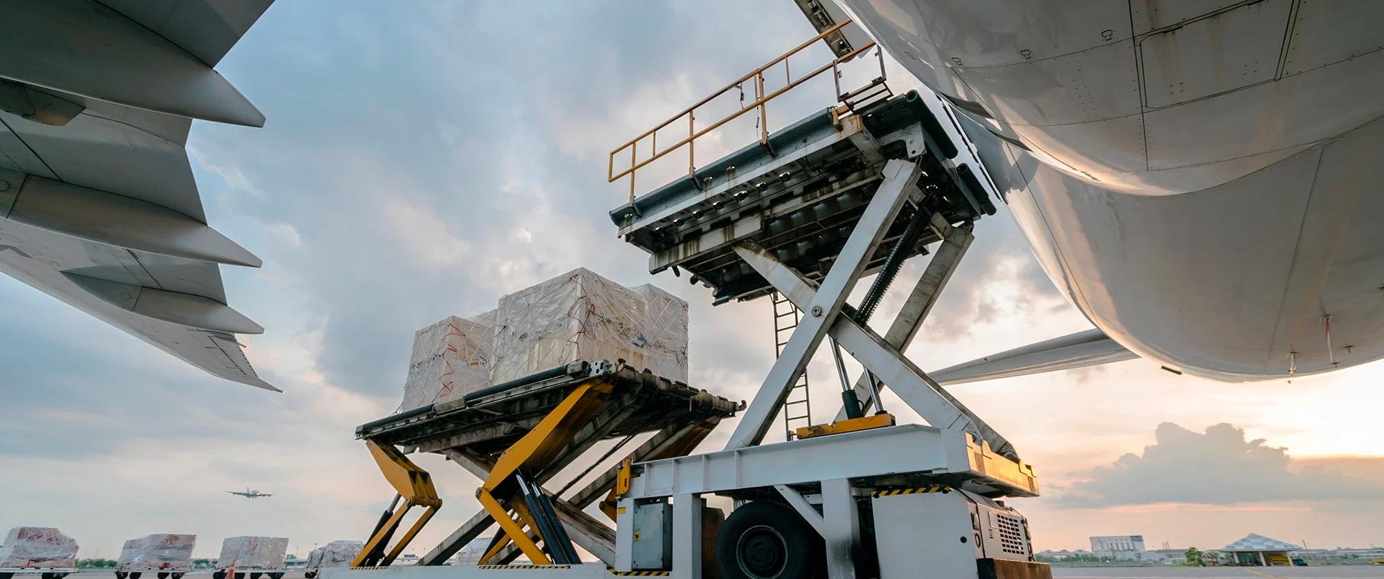Closeup-of-loading-cargo-plane